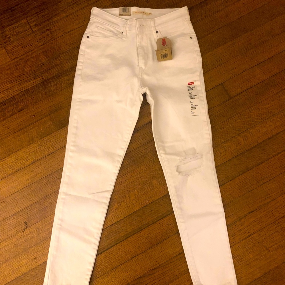 721 Levi’s White jeans size 4/w27 (NWT)